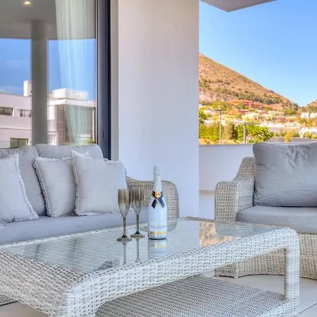 Stunning With Private Pool Appartement *