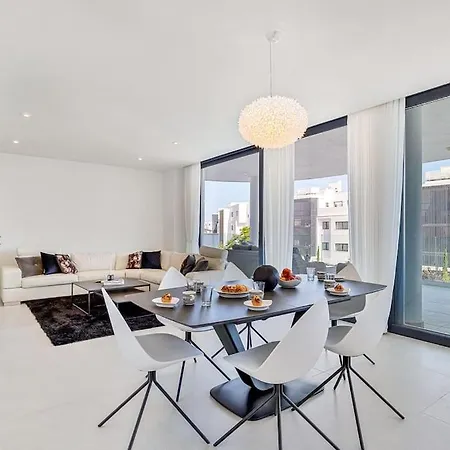 Stunning With Private Pool Apartamento *
