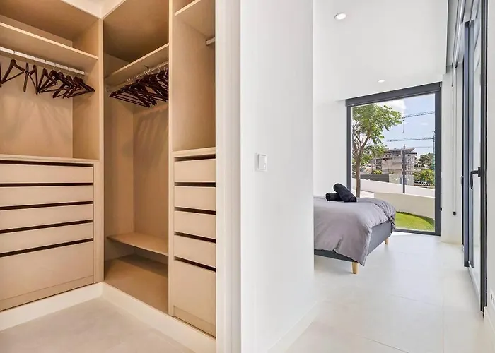 Stunning With Private Pool