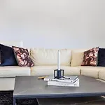 Stunning With Private Pool Appartement *