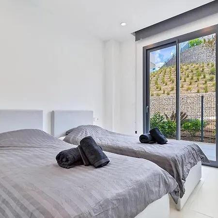 Stunning With Private Pool Apartment