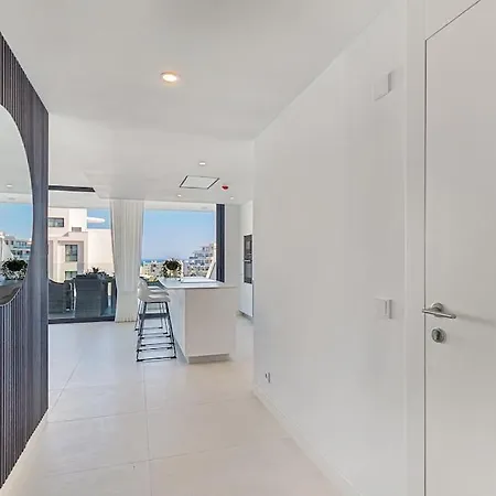 Stunning With Private Pool Apartment